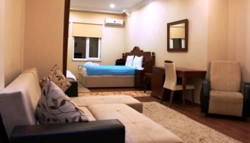 La Perla Suites