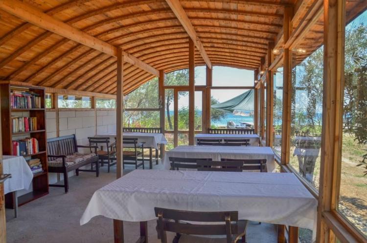 Hotel Oiki Beach Camp