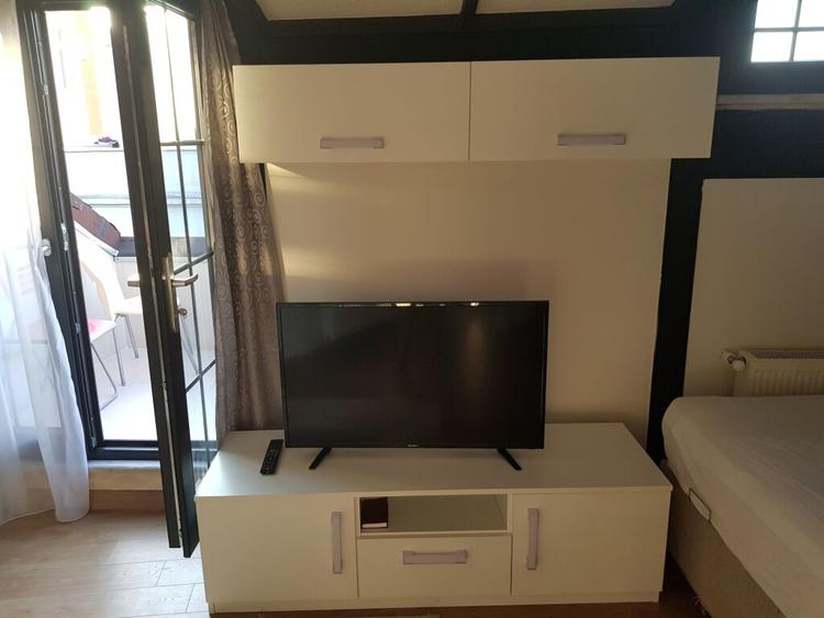 Deluxetaxim Apart