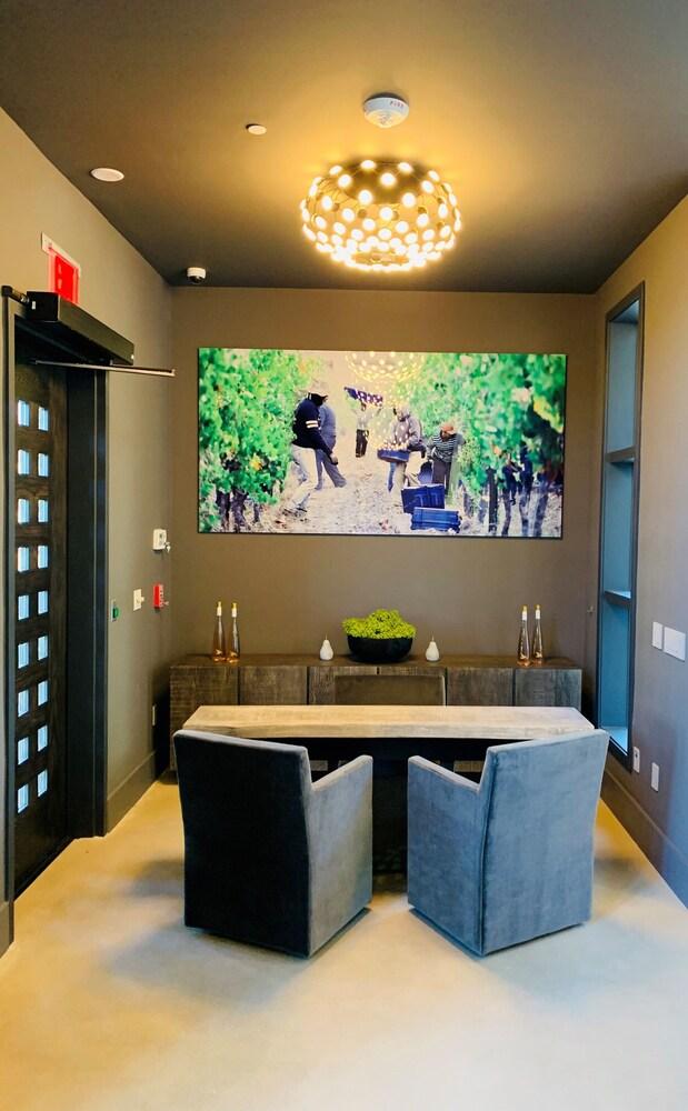 R Inn Napa