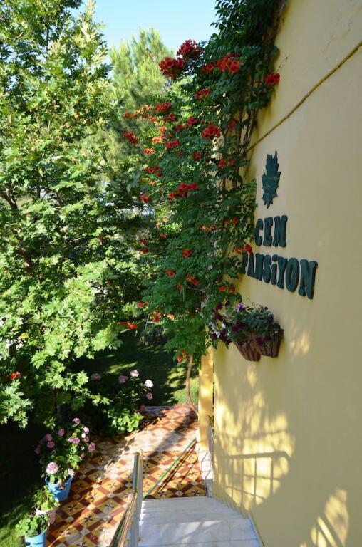 Cem Pansiyon