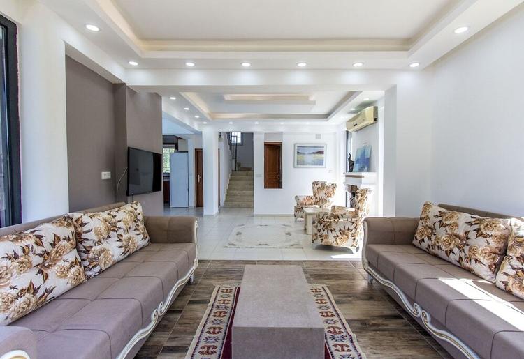 Villa Serra by Villamnet