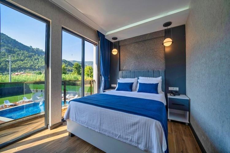 The Halcyon Rooms & Suites Hotel