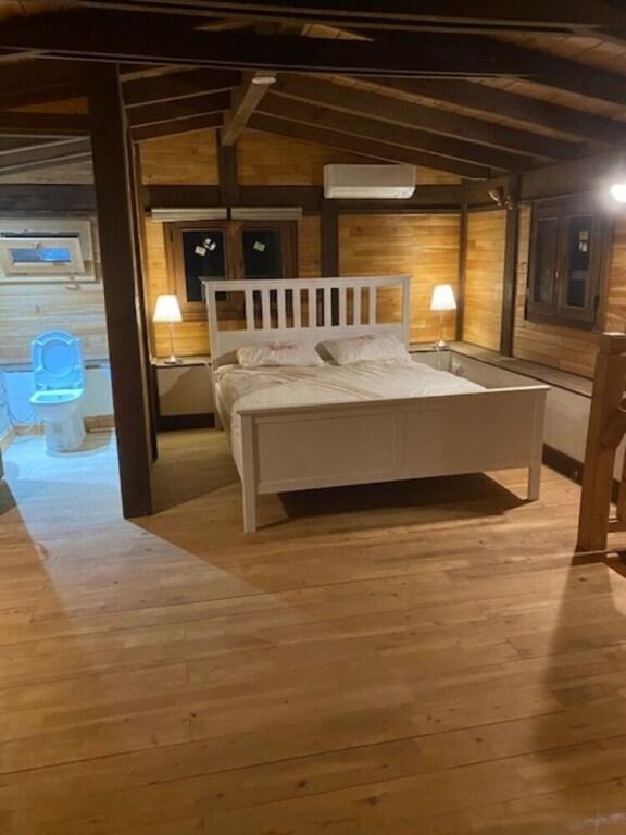 Cedar 1-Bed House with Stunning Views