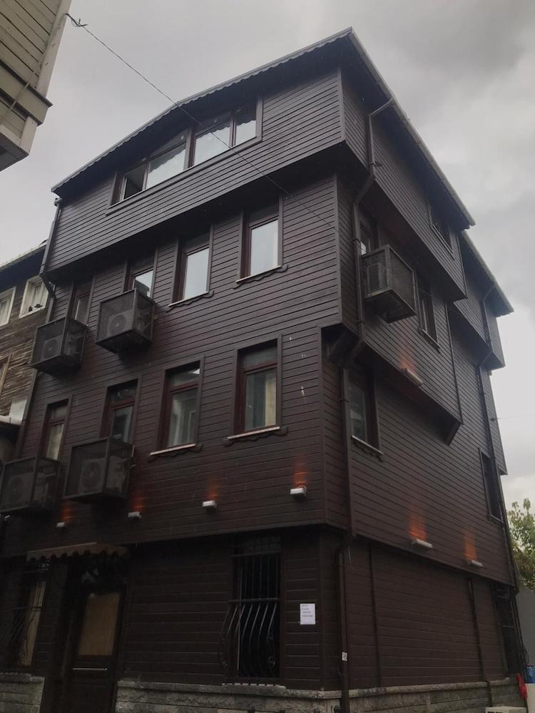 Musk Hostel