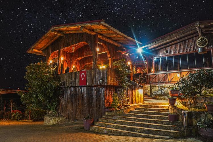 Menzara Hotel & Restaurant