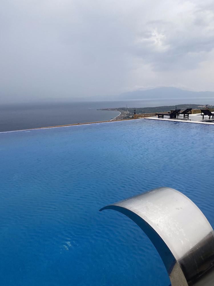 Assos Karadut Tas Otel