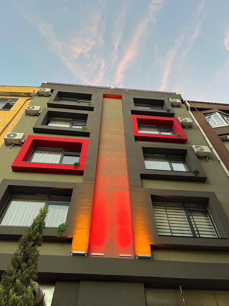 Thalia Suites Hotel