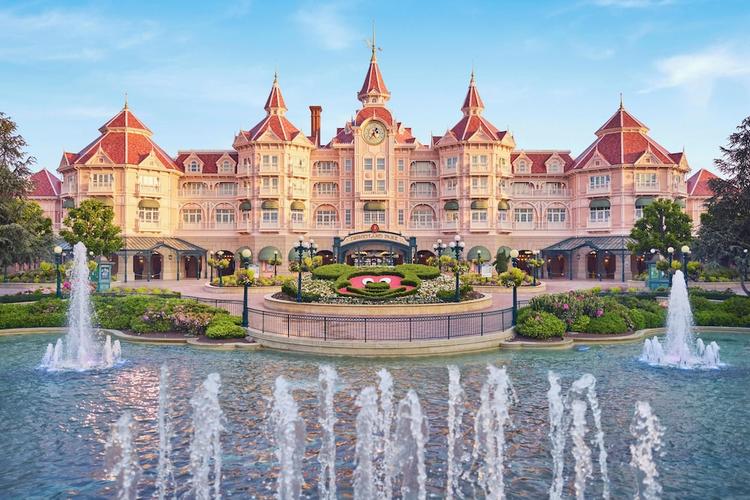 Disneyland Hotel