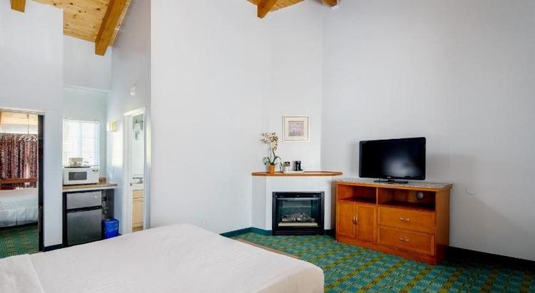 Butterfly Grove Inn