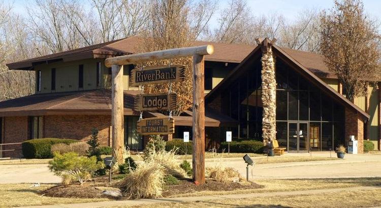 Riverbank Lodge