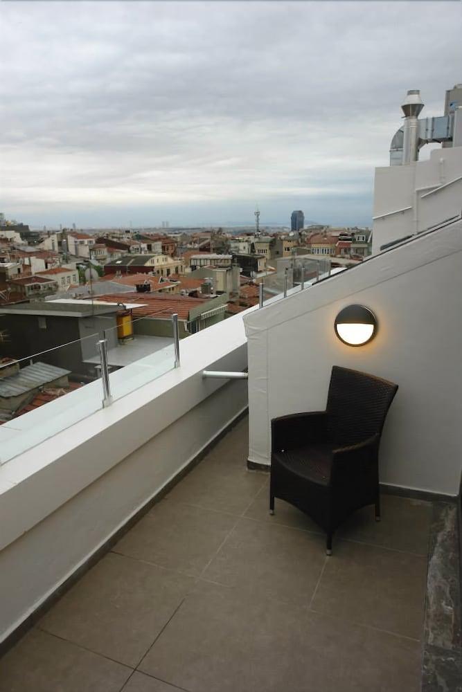 Le Mirage Suite
