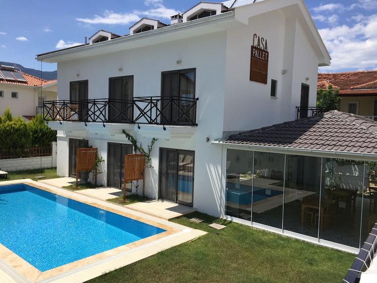 Casa Pallet Hotel