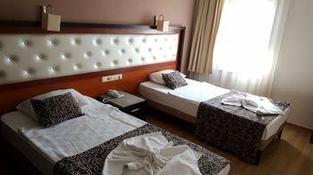 Kleopatra Togan Suit Hotel