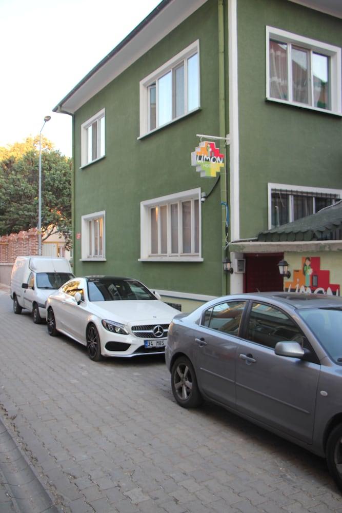 Limon Hostel