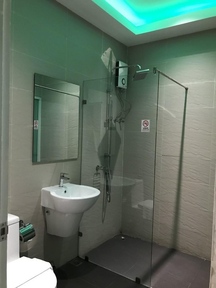 Picasso Hotel 24 Inn