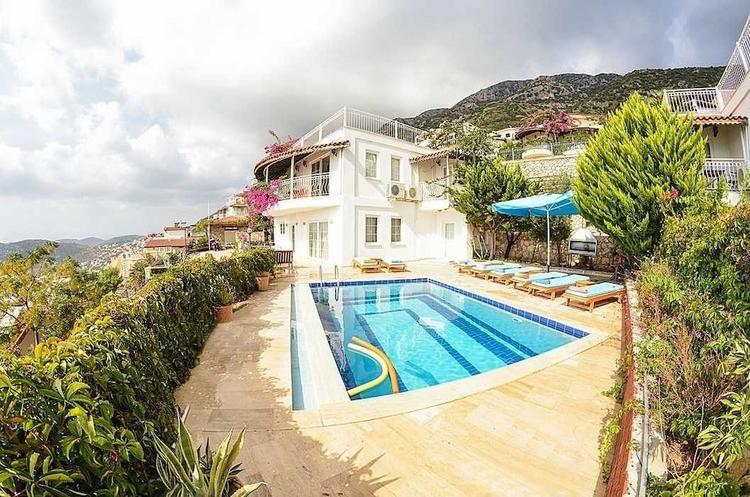 Villa Zakkum 1 by Lycia Collections