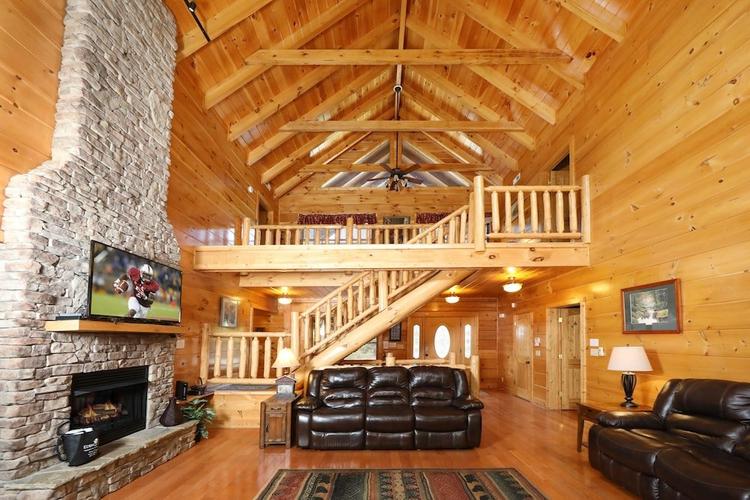 Majestic Manor - Five Bedroom Cabin