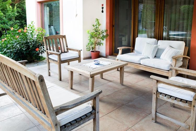 Important Group Villa Alaca