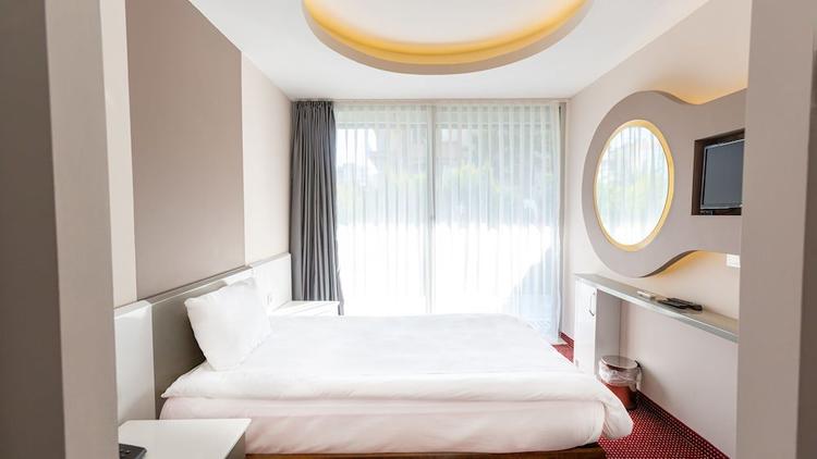 Is Hotel