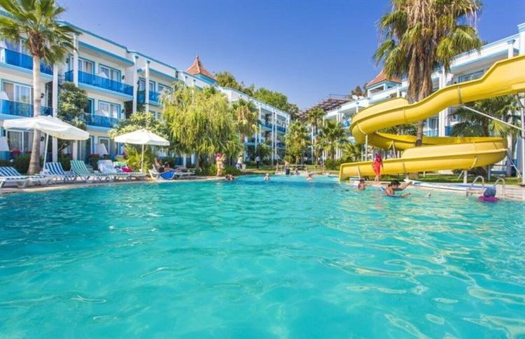Grand Reina Beach Hotel