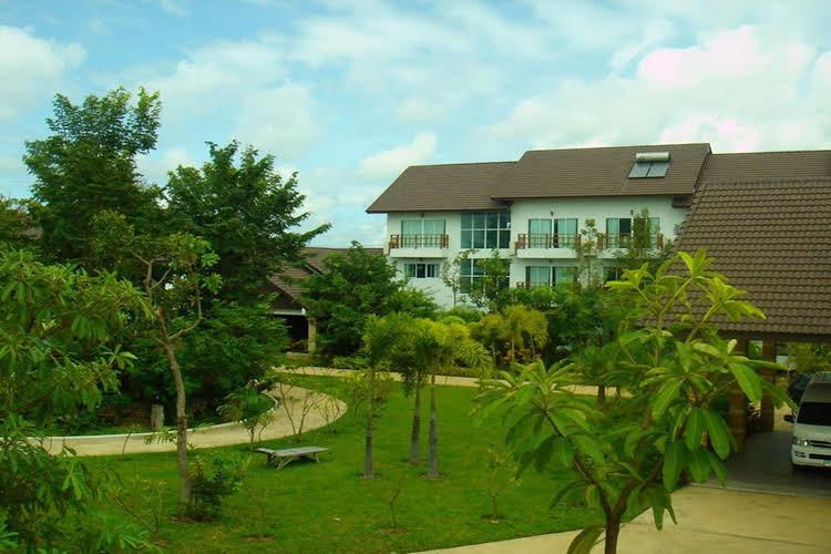 Thongpaeka Hotel