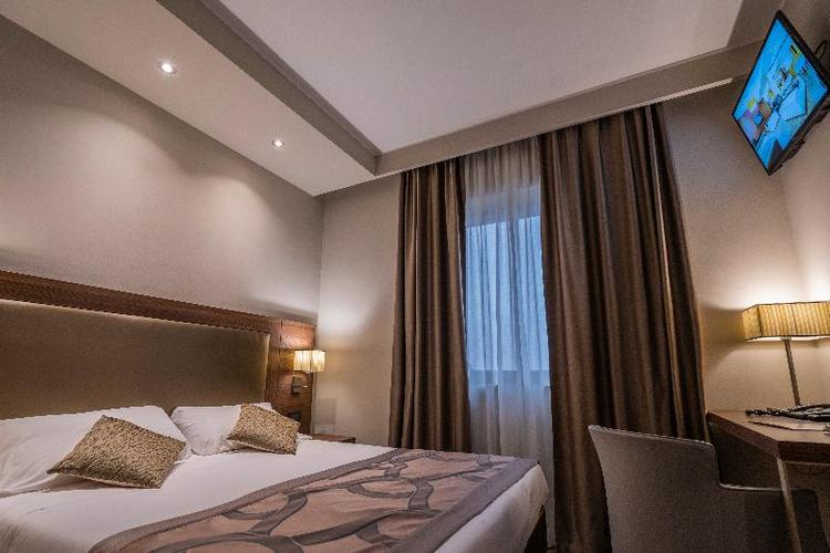 Smart Hotel Holiday