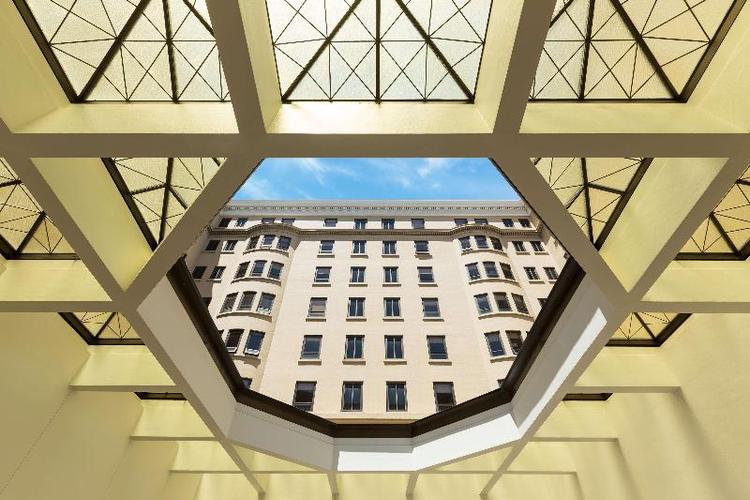  Standford Court Hotel