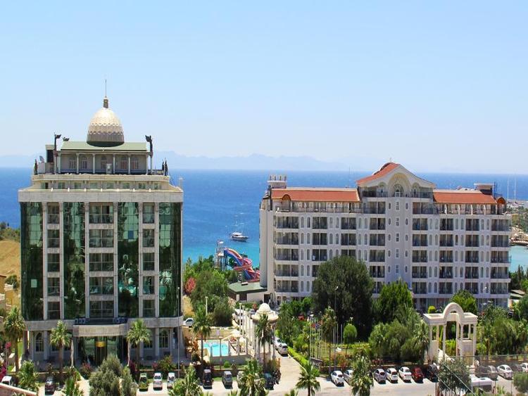LAUR HOTELS EXPERIENCE and ELEGANCE