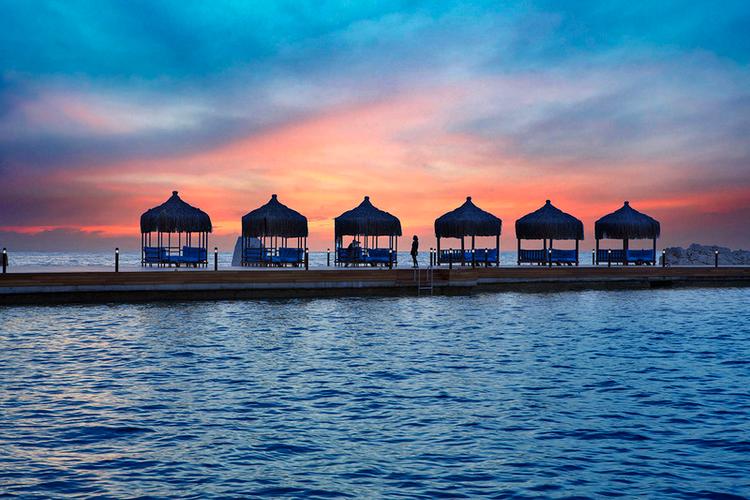 Le Bleu Hotel & Resort