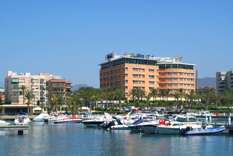 SENATOR AGUILAS