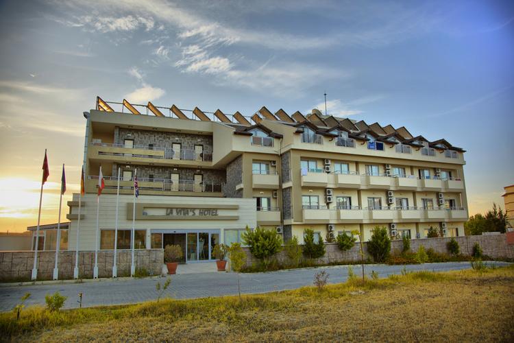 Lavitas Hotel