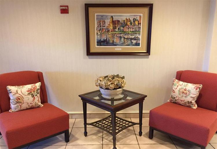 Holiday Inn Express Hotel &Suites Buffalo-Airport