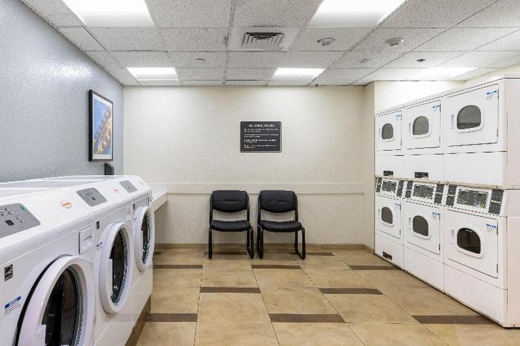Candlewood Suites Anaheim Resort