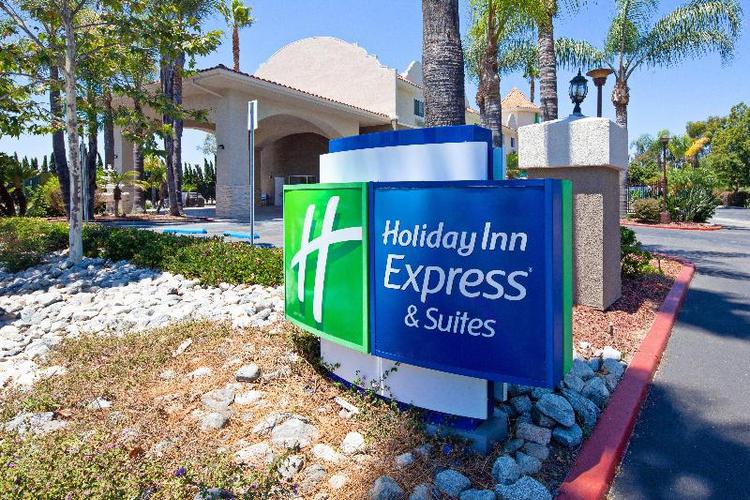 Holiday Inn Express & Suites San Diego-Escondido