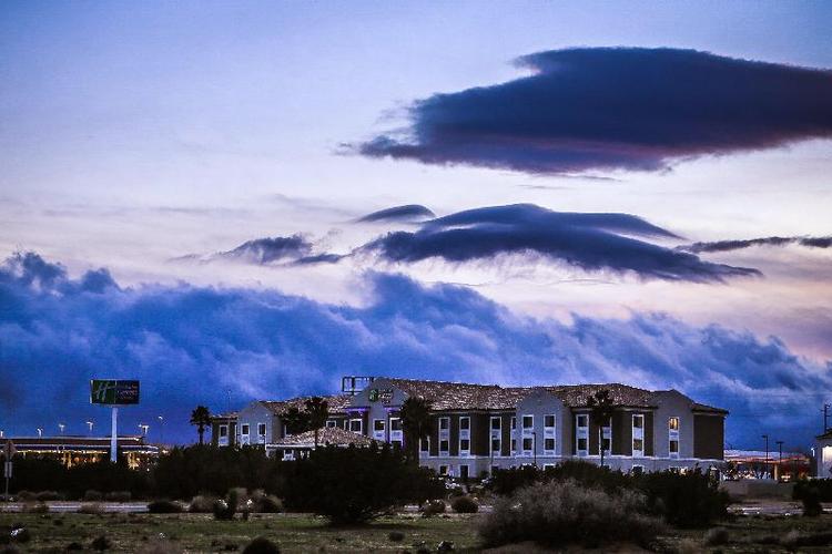 Holiday Inn Express Hotel & Suites Hesperia