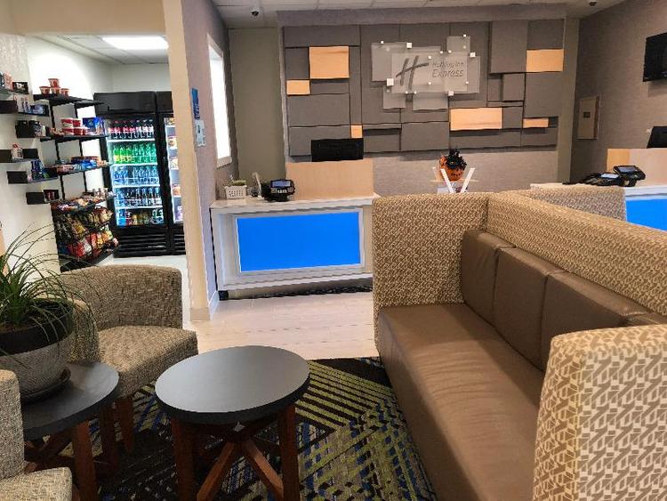 Holiday Inn Express Metropolis