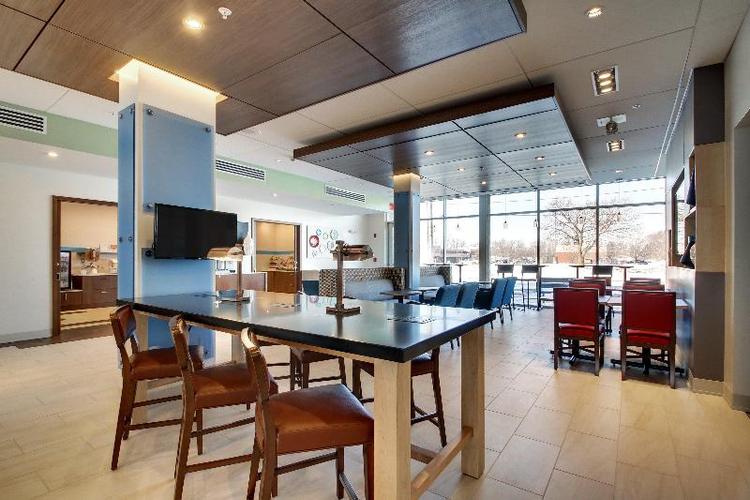 Holiday Inn Express & Suites Galesburg