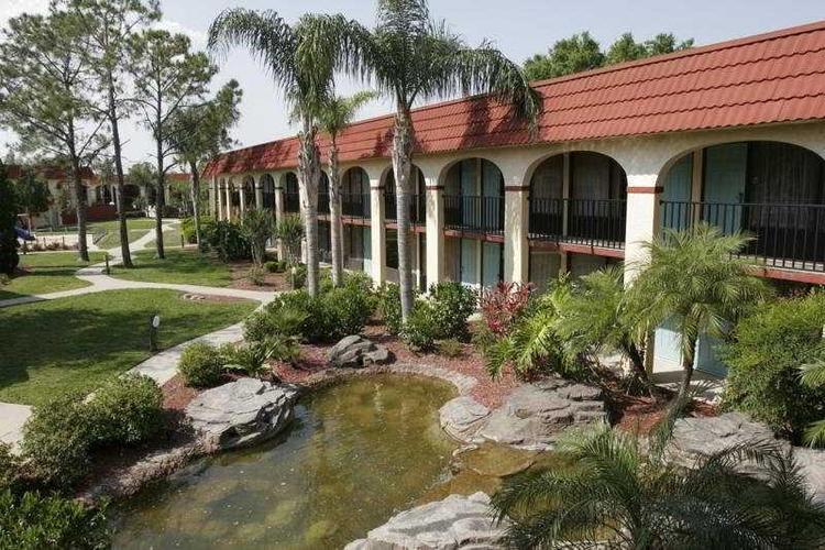 Maingate Lakeside Resort