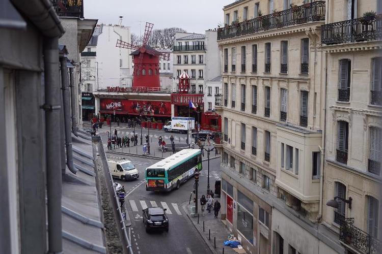 Moulin Plaza