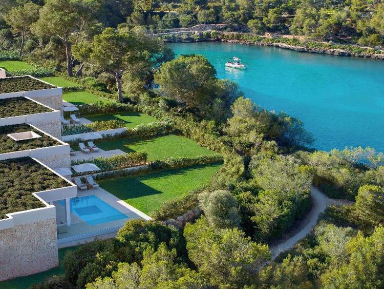 Ikos Porto Petro