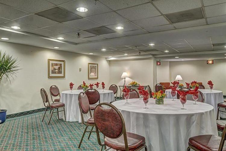 Fairfield Inn & Suites by Marriott Alexandria West