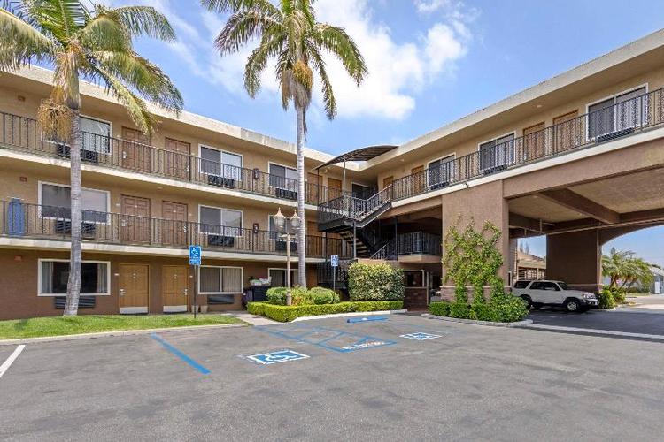 Quality Inn and Suites Anaheim Maingate