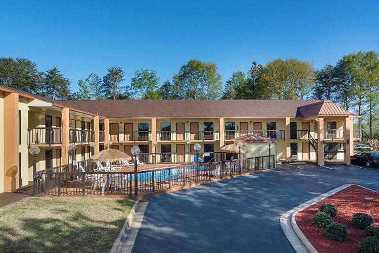 Quality Inn Commerce