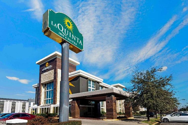La Quinta Inn & Suites Dallas I-35