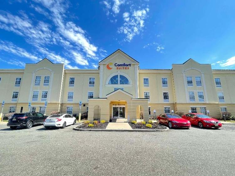 Comfort Suites East Brunswick