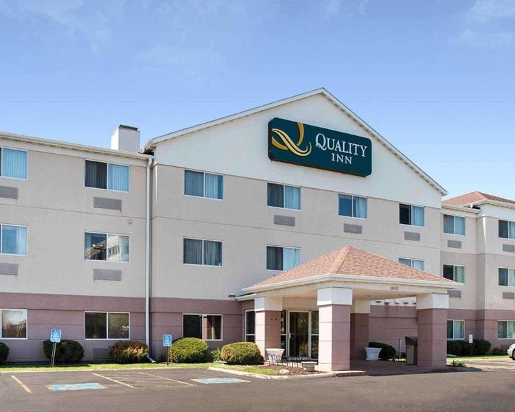 Quality Inn Brooklyn Center