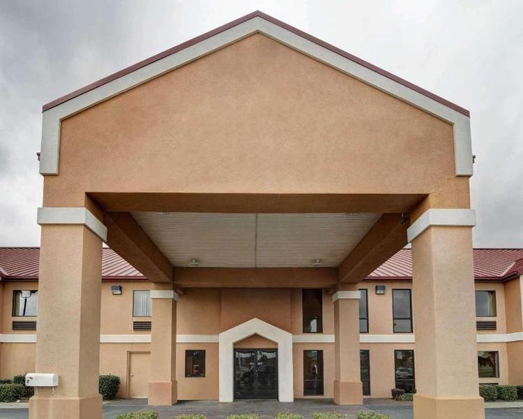 Quality Inn & Suites Pine Bluff