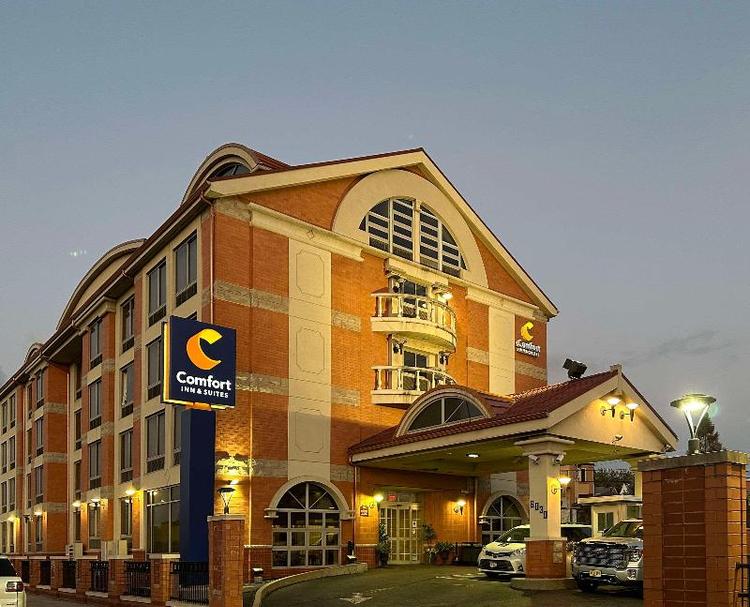 Comfort Inn & Suites Airport La Guardia Airport