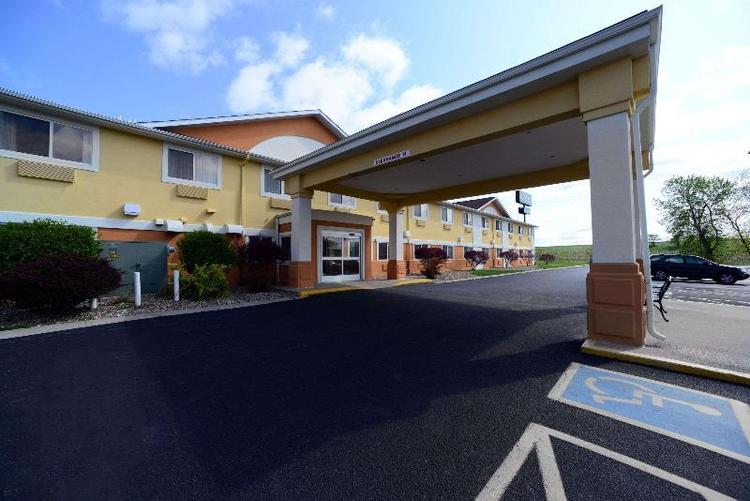 Quality Inn & Suites Springfield Southw near I-72